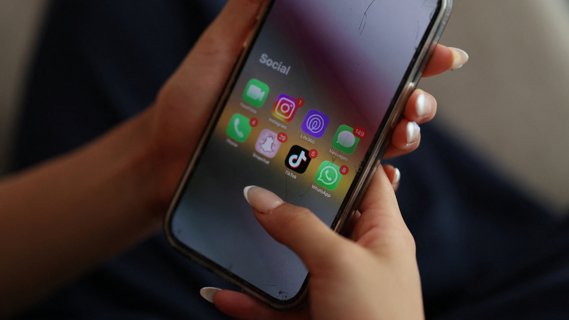 Video thumbnail for France social media ban for children: Decision could be effective from September