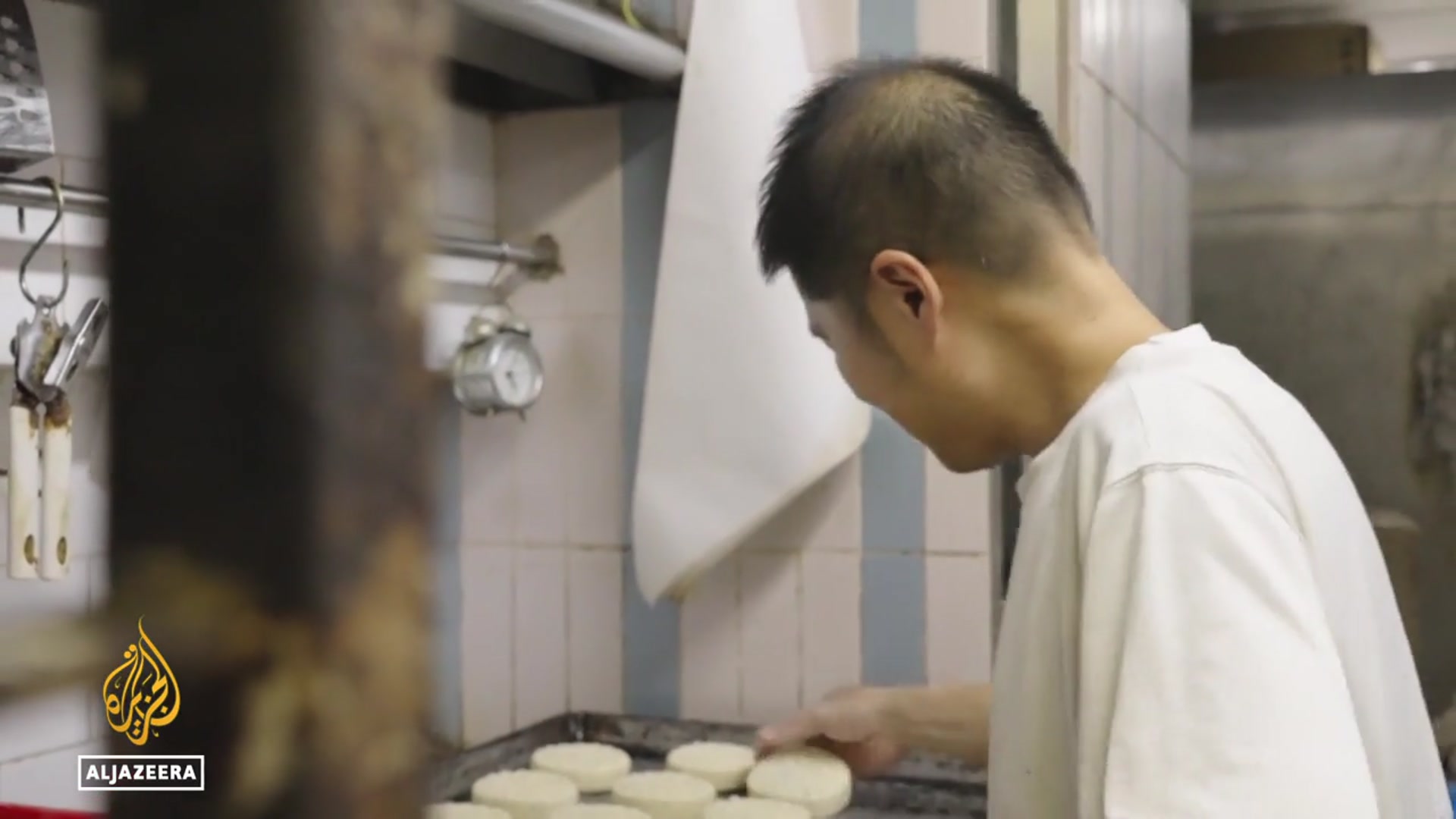 'Video thumbnail for Mid-Autumn Festival: Mooncake mania boosts Hong Kong’s struggling restaurants'