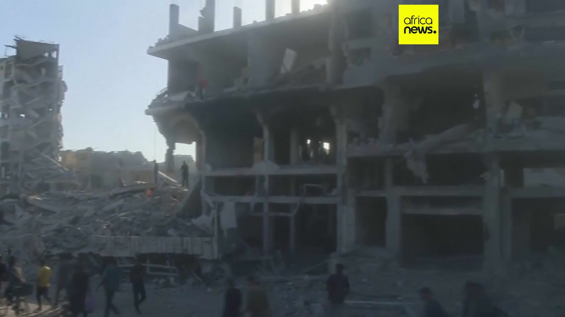 'Video thumbnail for Tens of thousands of Palestinians return to devastated northern Gaza amid ceasefire'