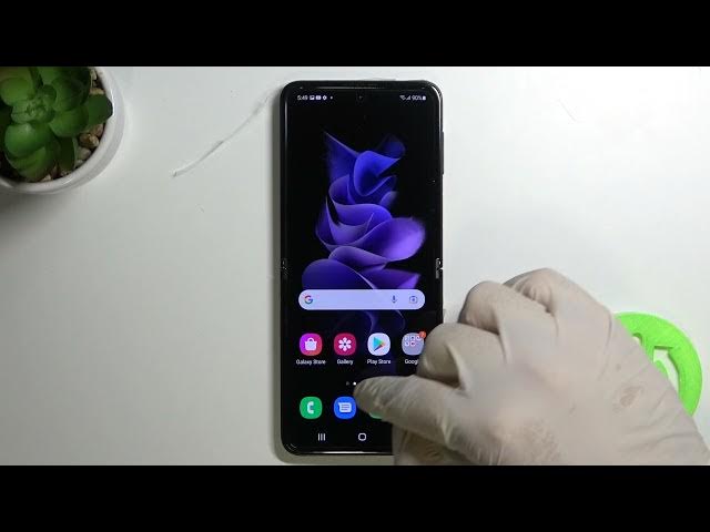 Video thumbnail for How to Install iPhone Keyboard on SAMSUNG Galaxy Z Flip3 - Green Apple Keyboard
