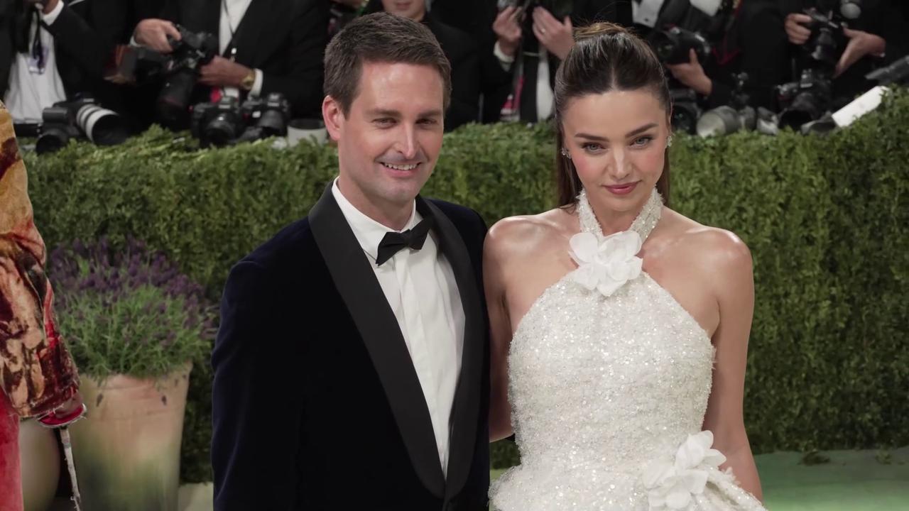 Video thumbnail for UNCAPTIONED: Miranda Kerr details strict diet: 'No eggs, no sushi'.