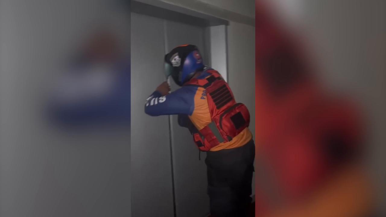 Video thumbnail for Venezuela: Death toll from Venezuela earthquakes rises to 164, with 971 others injured: Acting president (4).
