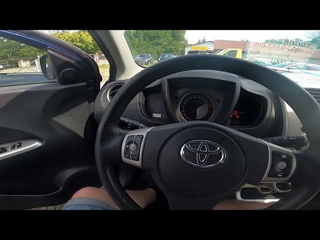 Video thumbnail for How to Enable or Disable Hazard Lights in Toyota Urban Cruiser ( 2009 – 2012 ) Use Emergency Lights