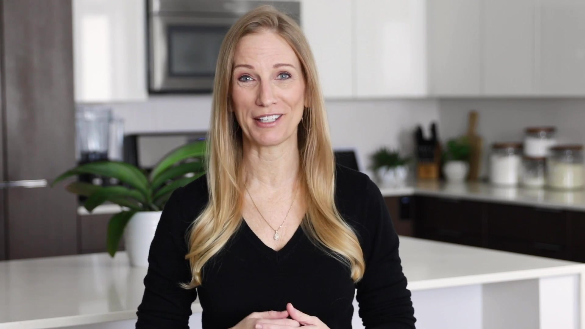 Video thumbnail for 25.WHITE CHICKEN CHILI ¦ the best dang chili recipe + so easy! (1080p 24fps)