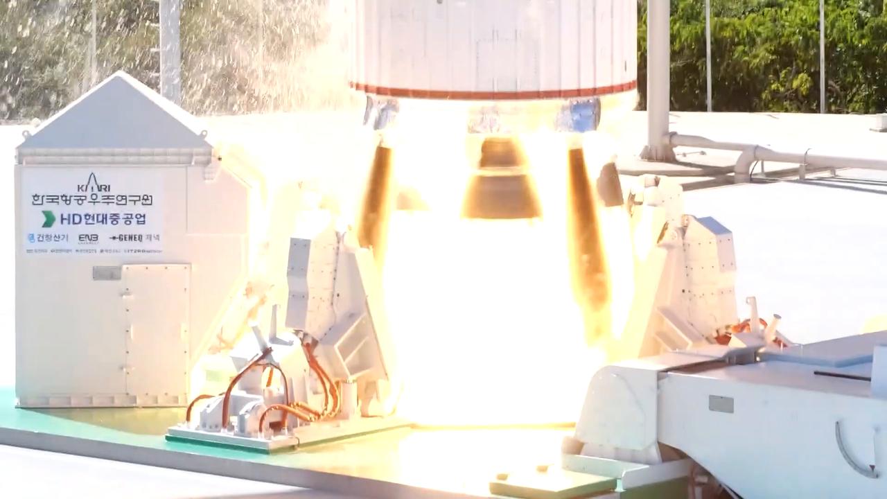 Video thumbnail for South Korea: Nuri Rocket Launch in Goheung.