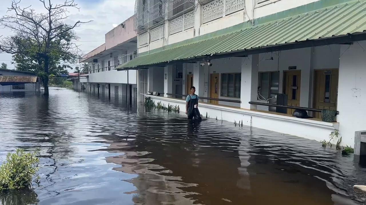 Video thumbnail for Philippines: Monsoon rains flood multiple places in Philippines as tens of thousands displaced.