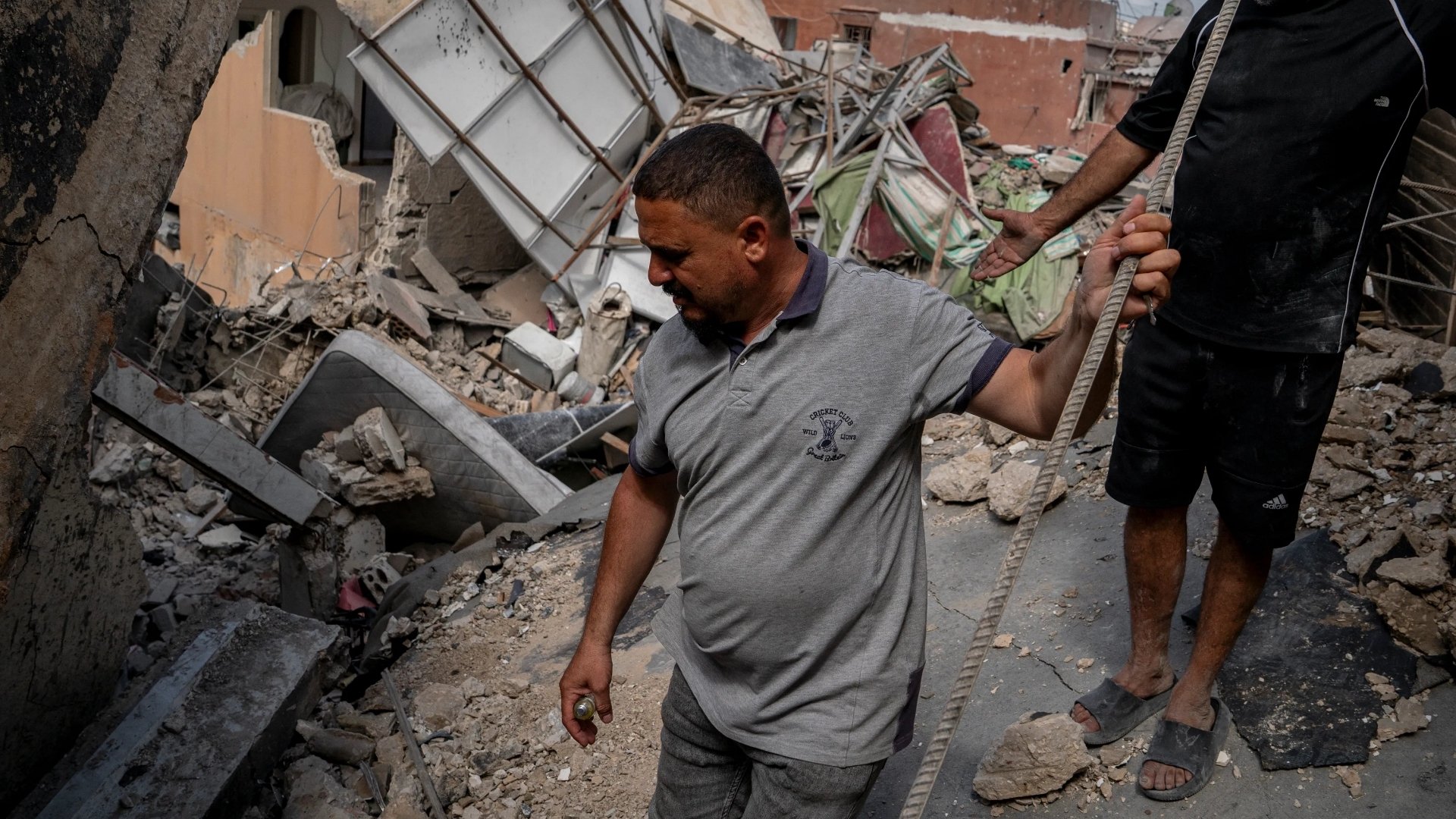 Video thumbnail for Lebanese return home: Citizens of Tyre try to rebuild amid destruction