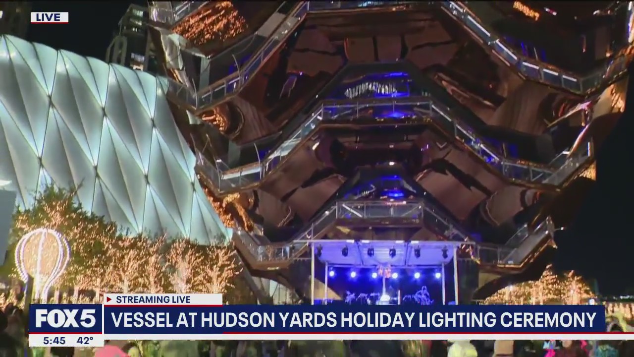 Video thumbnail for Hudson Yards transforms into a winter wonderland for the holidays