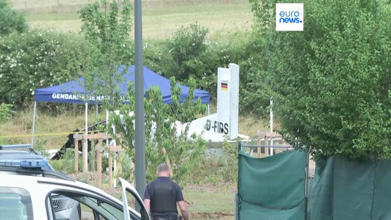 Video thumbnail for Eleven killed in France as parachute training aircraft crashes near Nancy