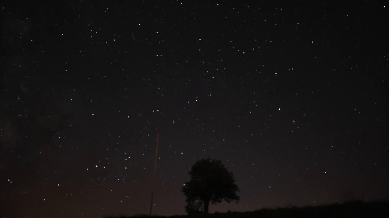 Video thumbnail for Türkiye: Perseid meteor shower dazzles skies across Türkiye in time-lapse footage.