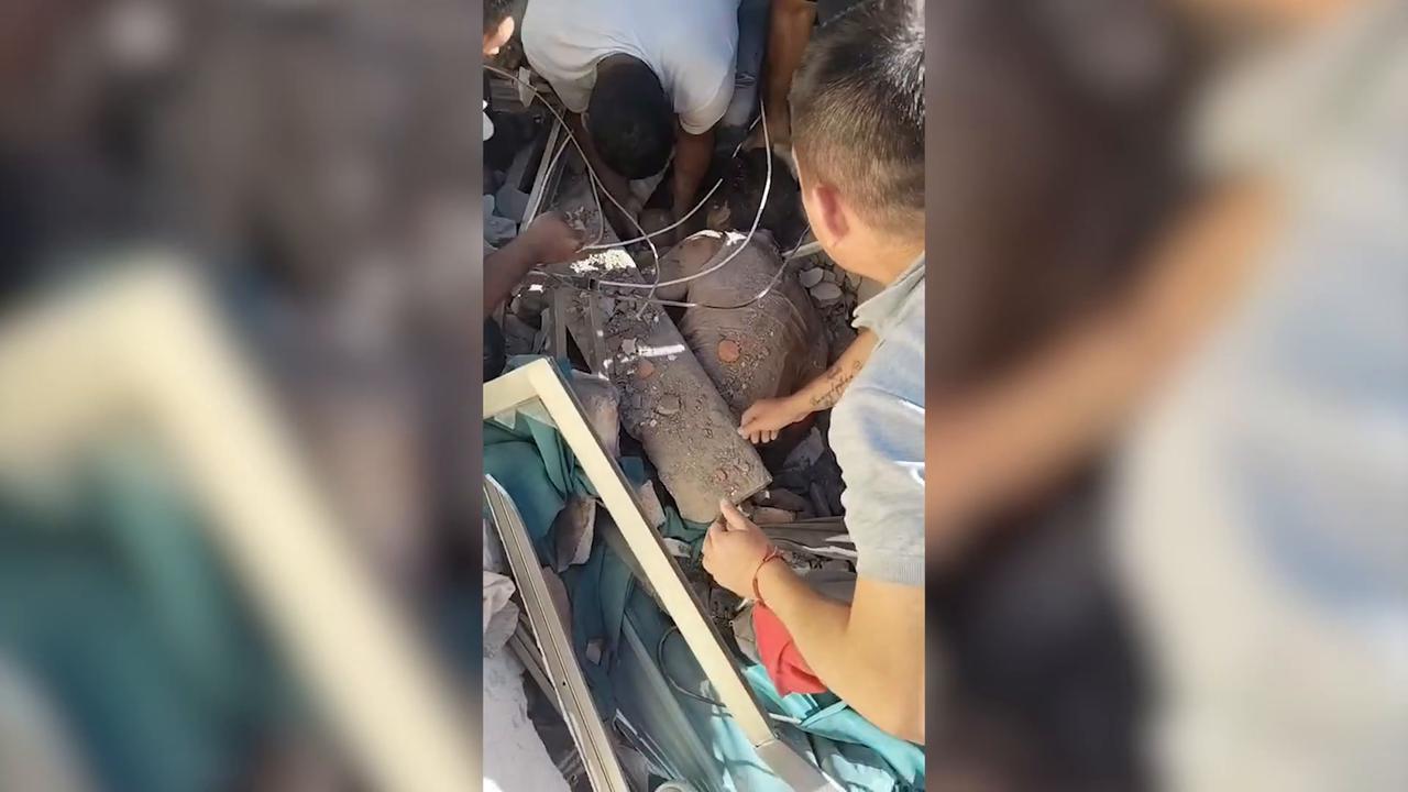 Video thumbnail for Colombia: Baby pulled alive from rubble in Cali 2 days after Colombia’s magnitude 7.4 earthquake.