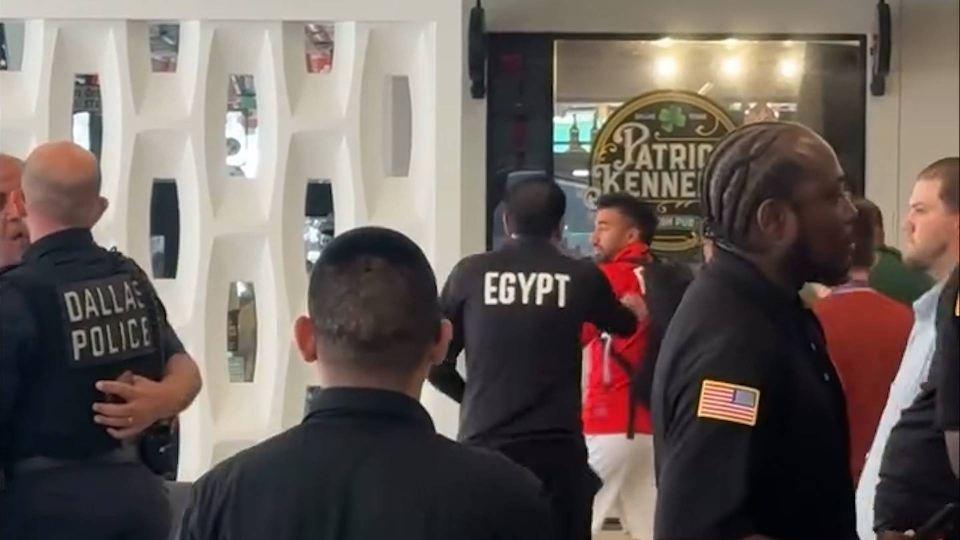 Video thumbnail for US Police staff spark altercation with Egyptian players posing with fans