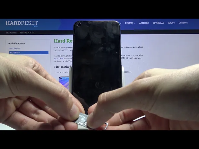 Video thumbnail for How to Insert SIM & SD Card in REALME Q2 – Find Cards Slot