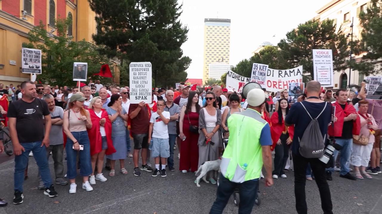 Video thumbnail for Albania: Anti-government protests over Zvernec tourism project continue for over 20 days in Albania.