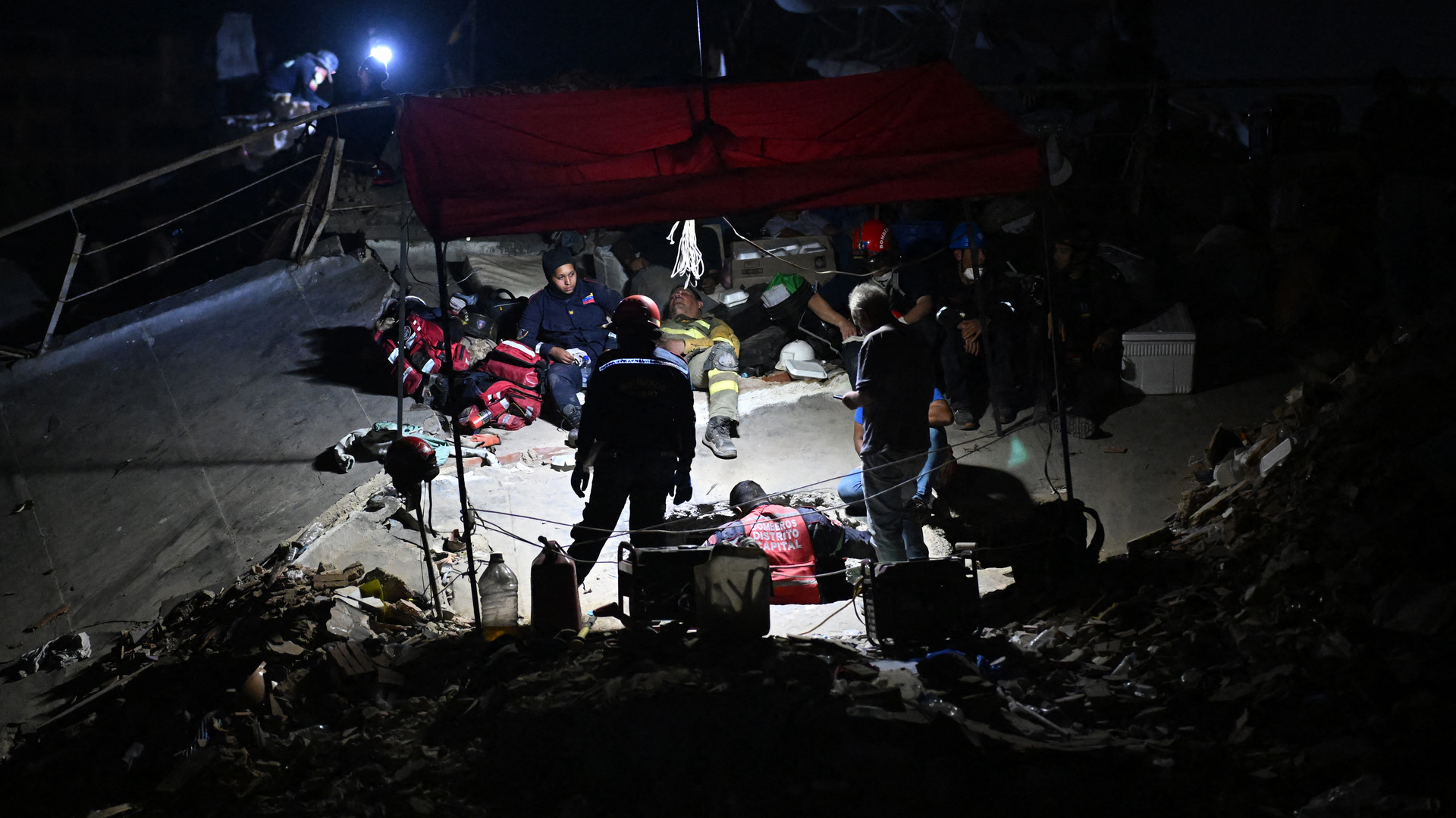 Video thumbnail for Volunteers vow to keep searching for Venezuela earthquake survivors