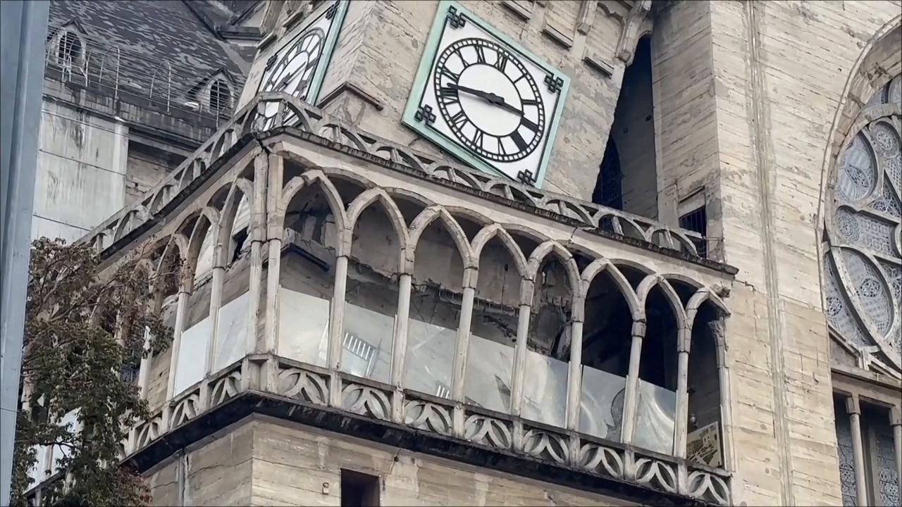 Video thumbnail for Colombia: Repairs to take years after Colombia's powerful earthquake topples church tower.