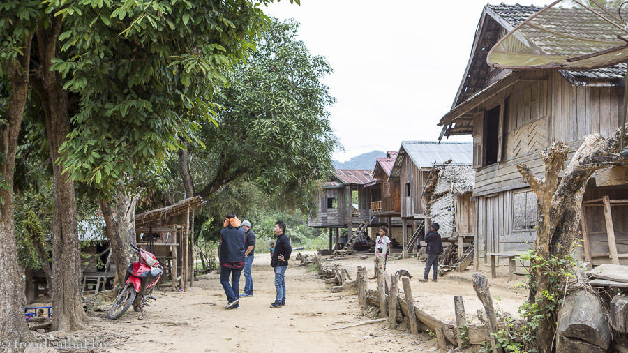 'Video thumbnail for Mekong - Lao-Loum-Dorf in Laos'