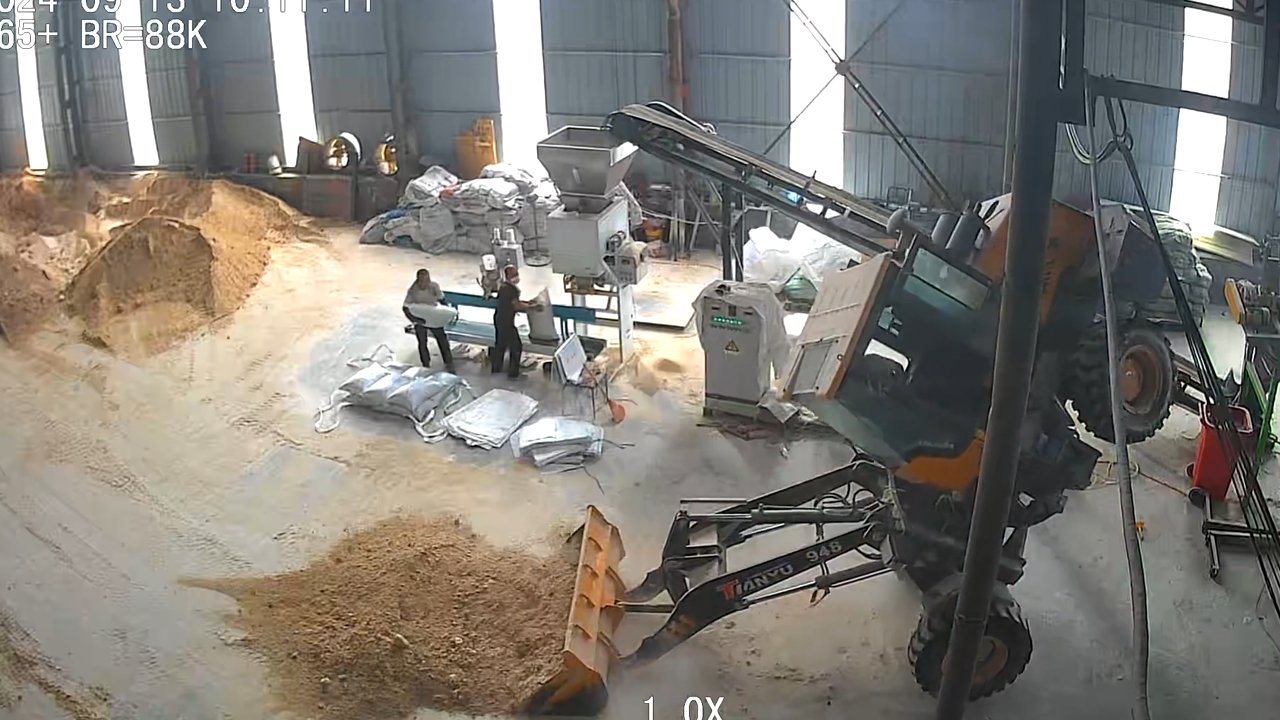 Video thumbnail for Loader Truck Tips Over While Loading Sand in Shanxi Factory