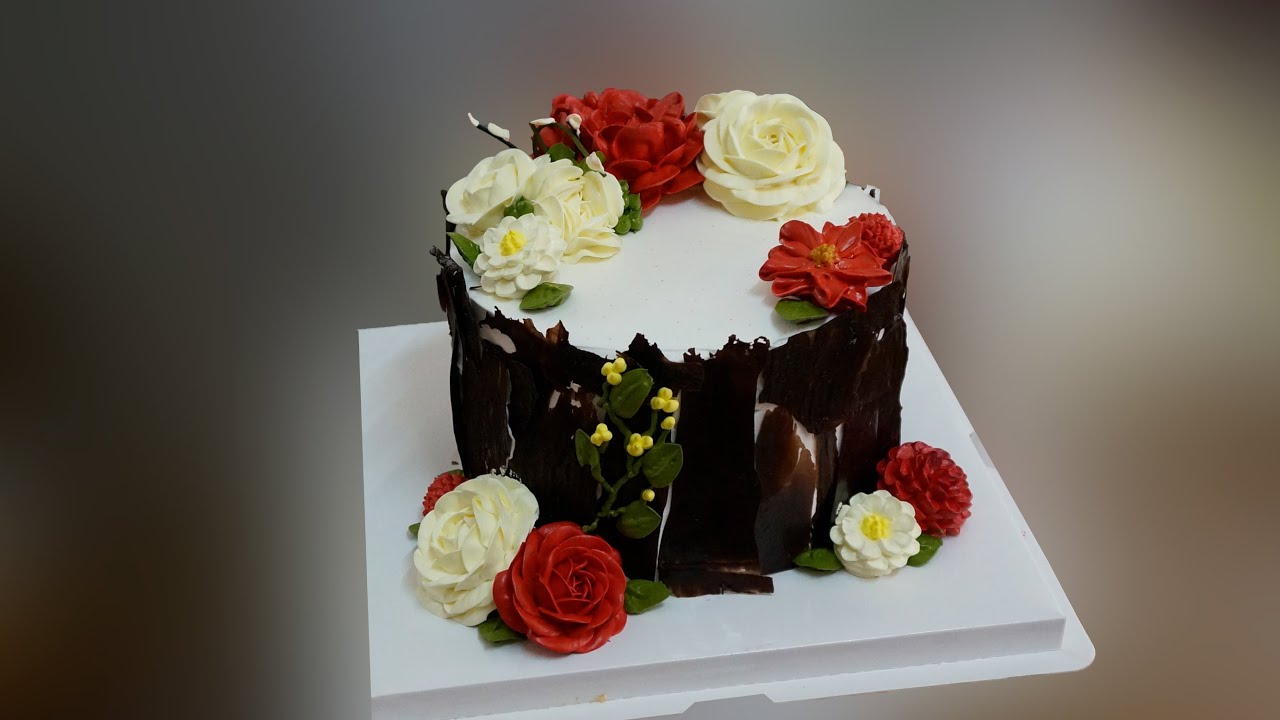 'Video thumbnail for Tree stump birthday cake decorated with beautiful flowers for a special celebration'