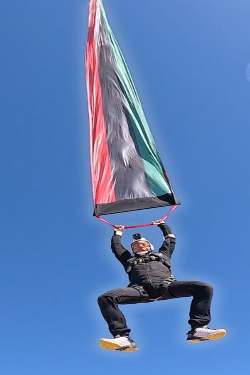 Video thumbnail for Longest party streamer used in a freefall - 101 metres (331.36 ft) by Skydive Benghazi