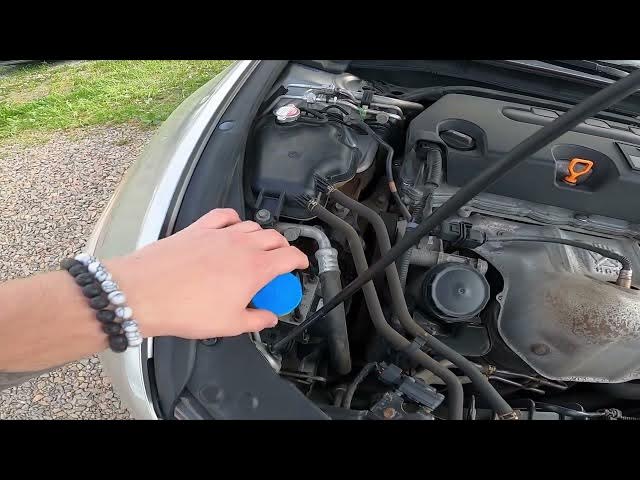Video thumbnail for Where is the Washer Fluid Reservoir in Honda Accord VIII ( 2007 – 2016 )