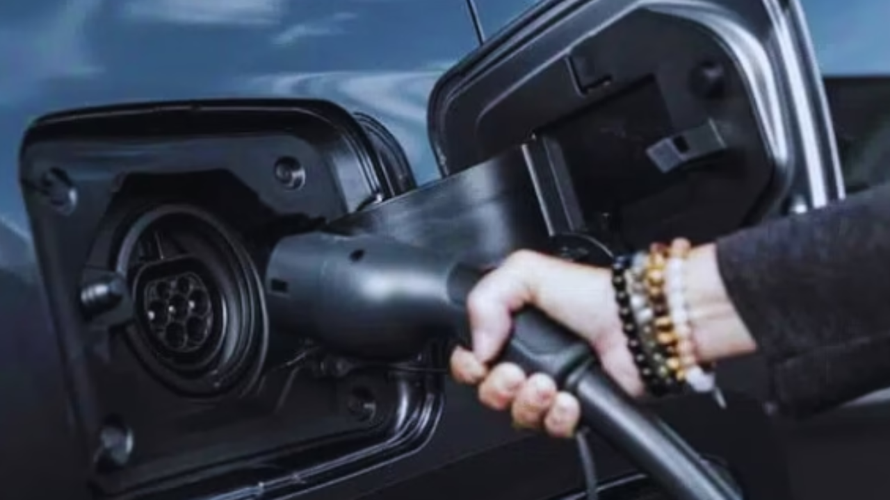 Video thumbnail for Toyota RAV4 Prime Charging Guide