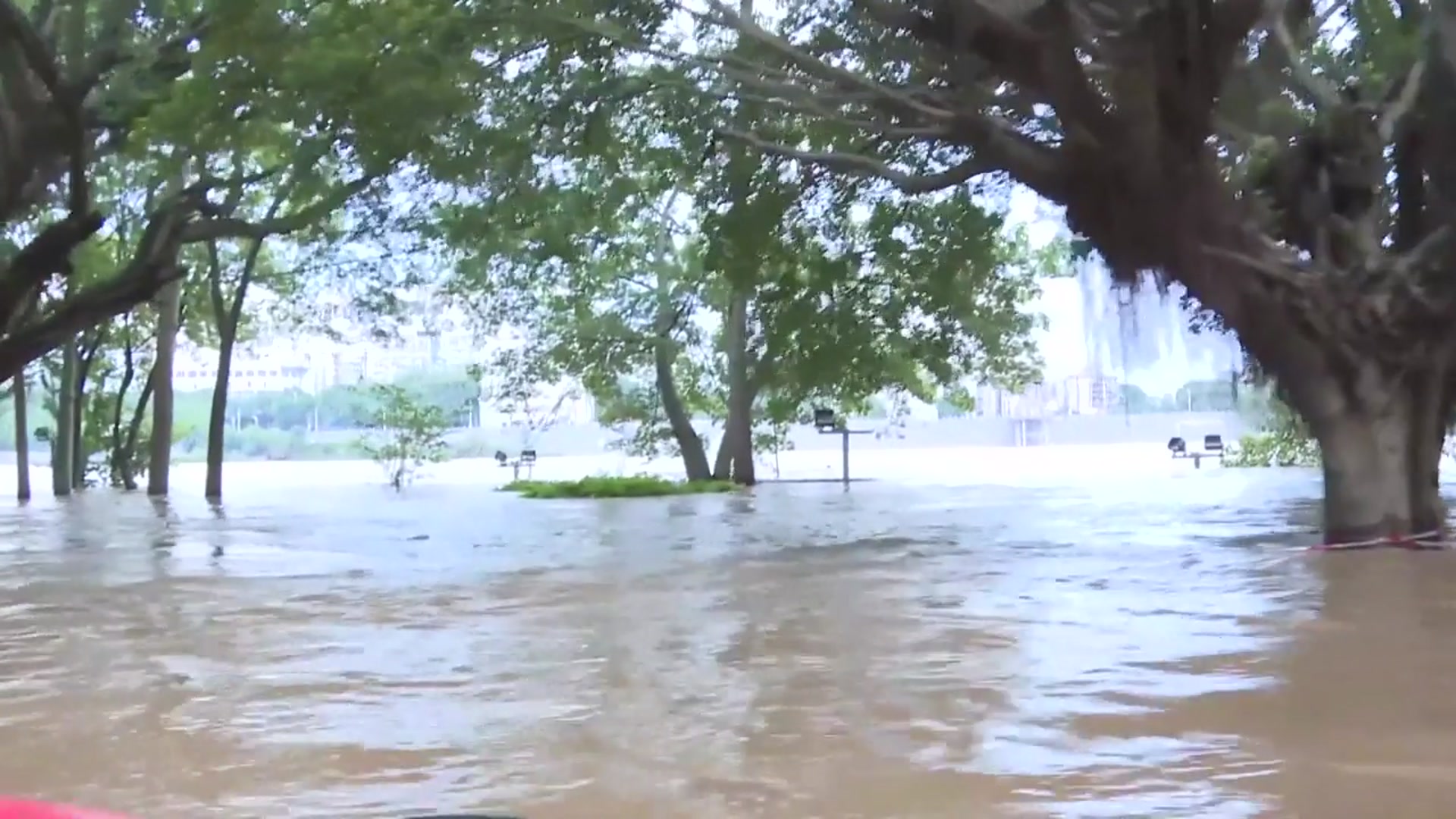Video thumbnail for China: Persistent heavy rains trigger flooding in Guangxi, Chongqing.