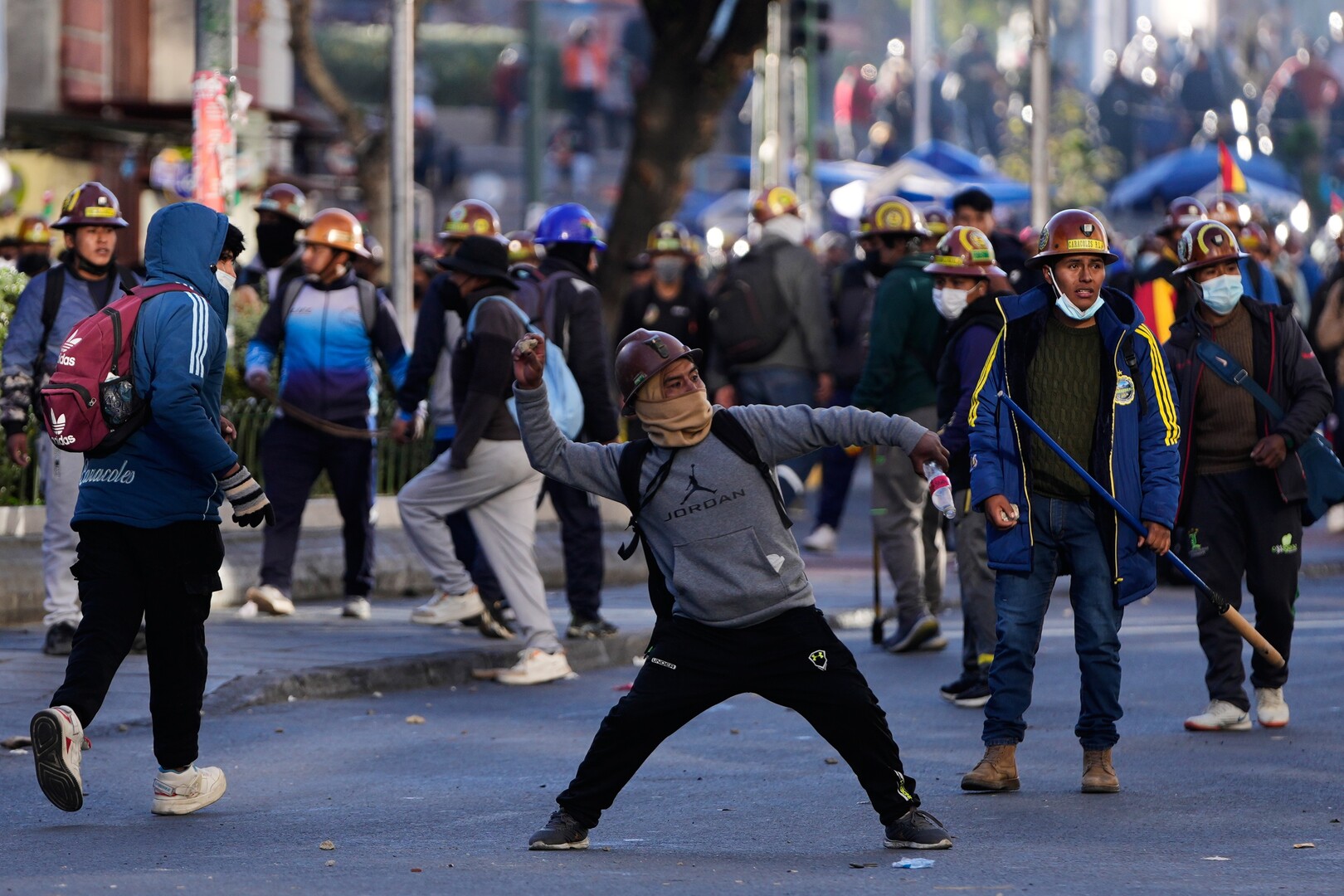 Video thumbnail for Bolivia police clash with protesters demanding president resigns