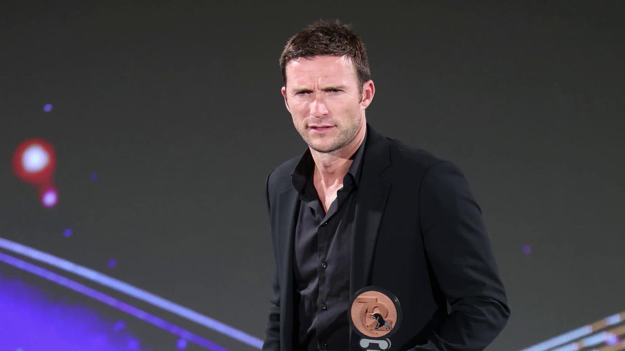 Video thumbnail for Scott Eastwood balance sur les frasques de Shia LaBeouf.