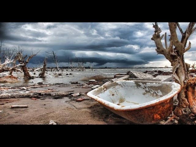 Video thumbnail for This Town Was Underwater For 25 Years Until Now  These Pictures Show The Eerie Aftermath