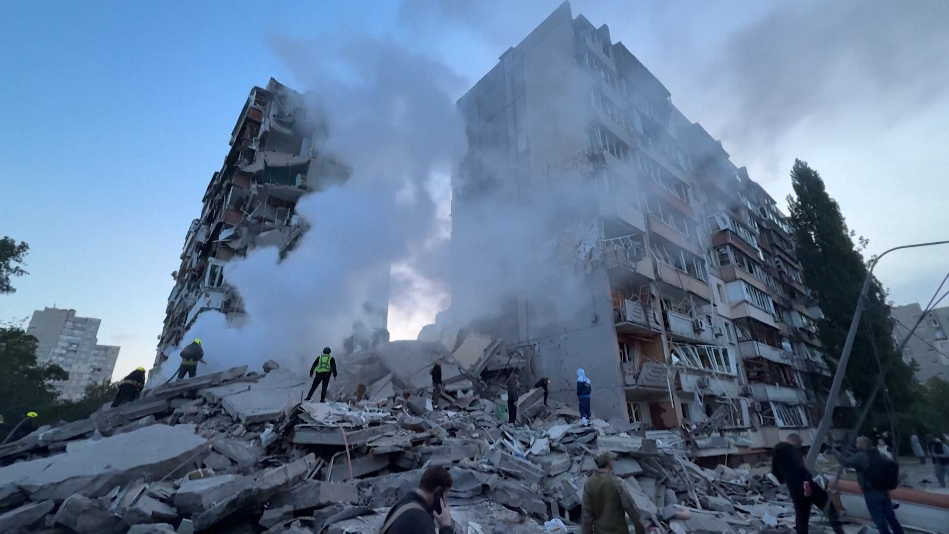 Video thumbnail for Kyiv building collapses after Russian strike, reportedly trapping residents