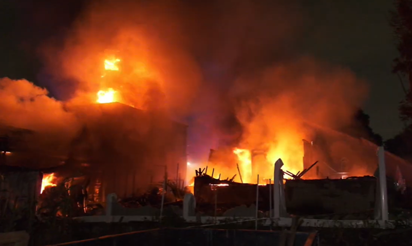 Video thumbnail for Massive fire spreads through Belleville homes
