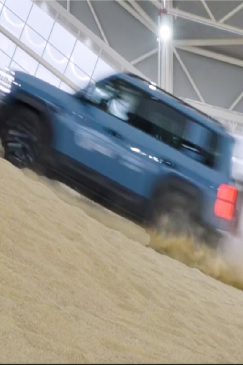 Video thumbnail for Largest sand dune simulation facility - 3,612.32 m² (38,882 ft² 93.60 in²) by BYD