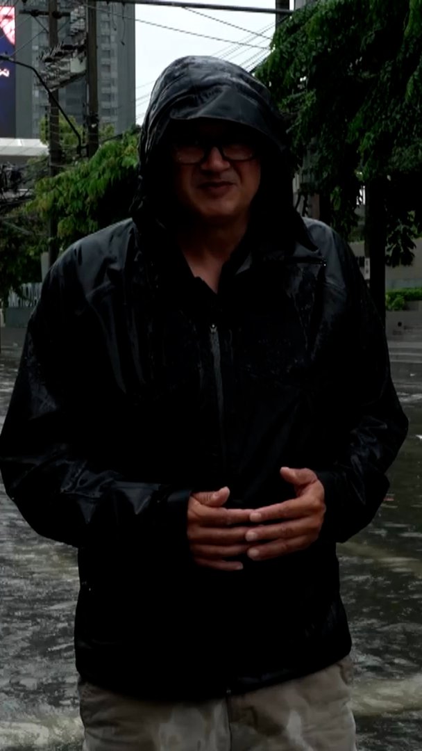 Video thumbnail for Al Jazeera reports from Bangkok flood disaster zone