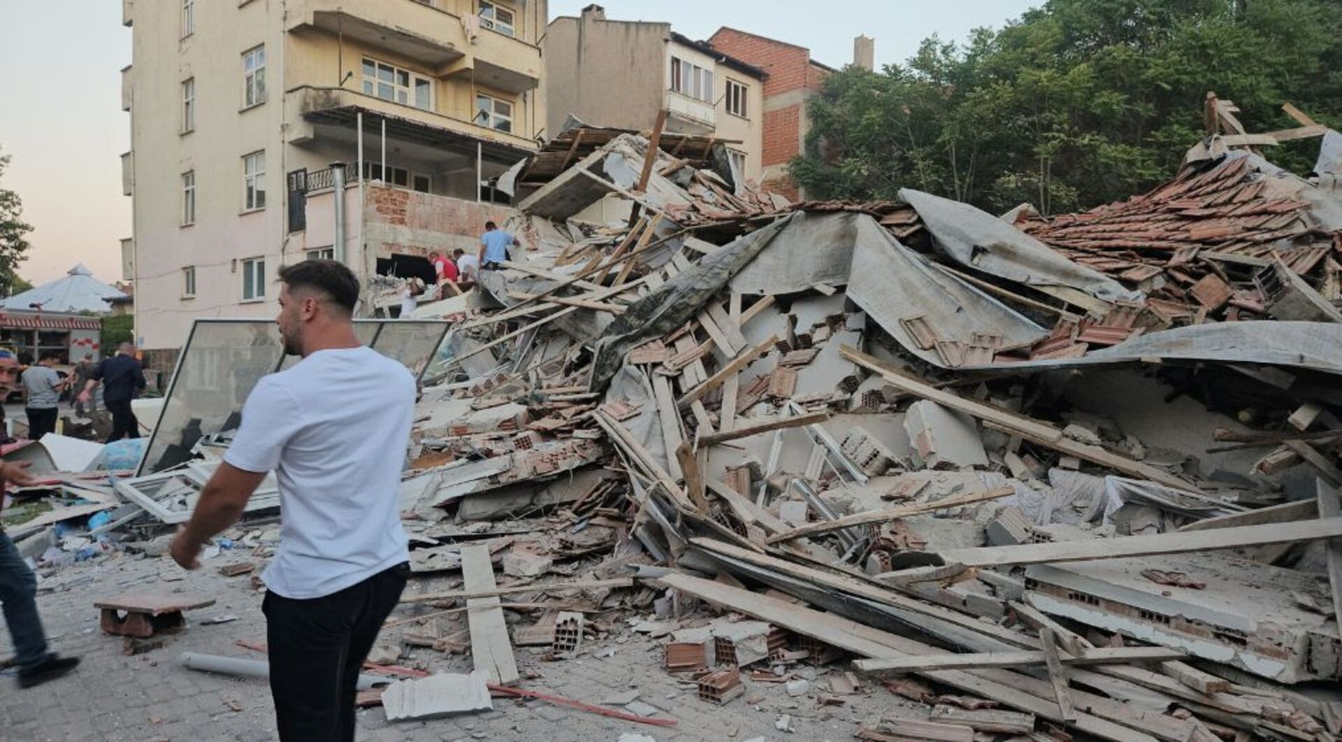'Video thumbnail for Magnitude 6.1 earthquake shakes Sindirgi in western Turkiye, felt as far as Istanbul'