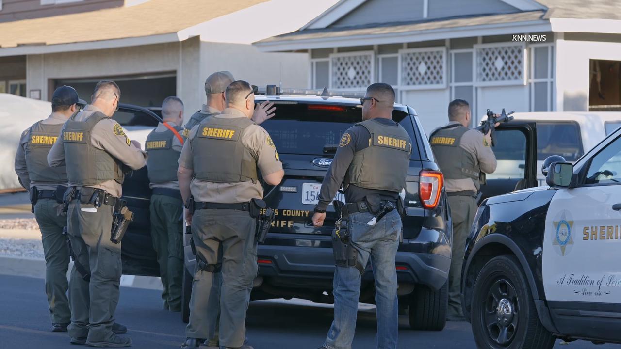 Video thumbnail for US, Los Angeles: Santa Clarita Suspect Left in Standoff With Deputies After Stabbing Elderly Man.