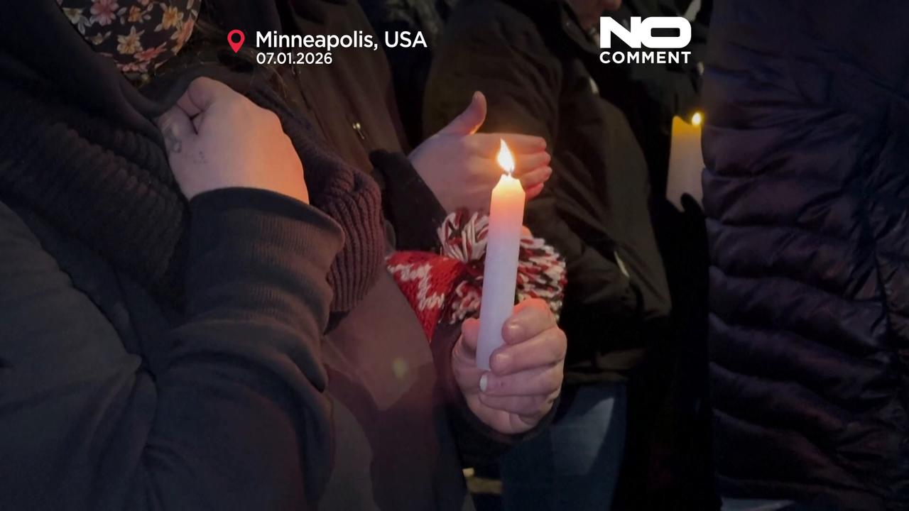 Video thumbnail for USA: Minneapolis protests erupt after woman killed in ICE operation