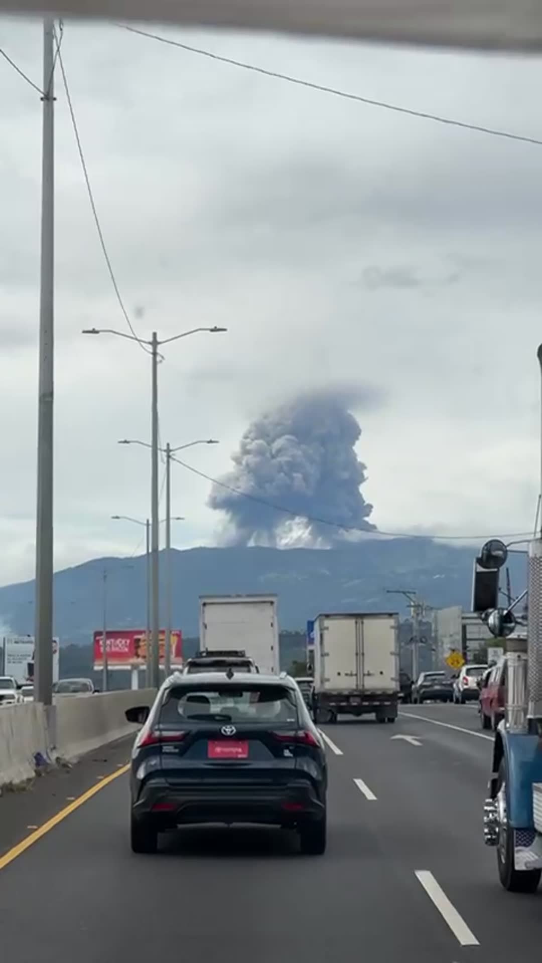 Video thumbnail for Erupción del volcán Poás se logra ver desde varios puntos de San José