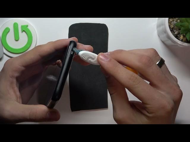 Video thumbnail for How to Clean Your TCL 403's USB Port with Household Items