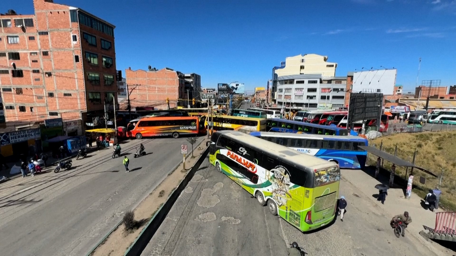 Video thumbnail for Buses block off roads in Bolivia as transport workers strike over fuel