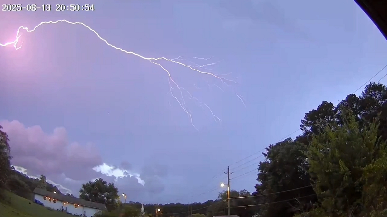 Video thumbnail for Dramatic Shelf Cloud Forms Over Tampa Bay During Thunderstorm