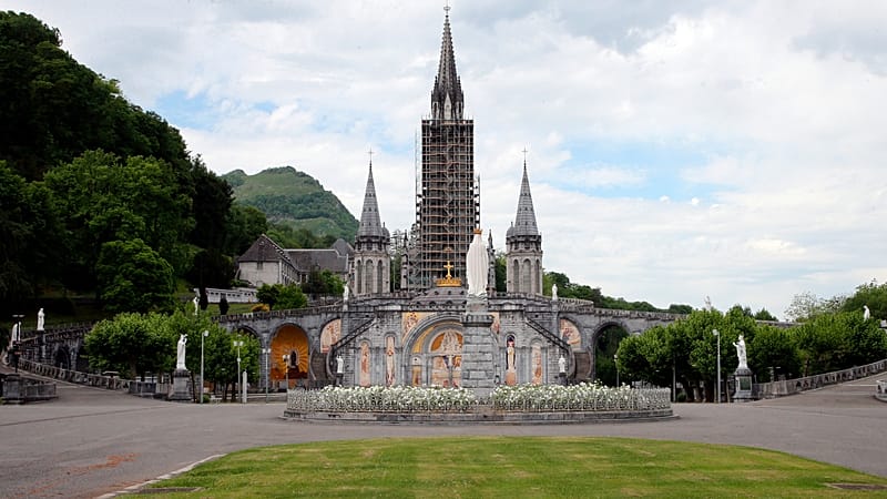 Video thumbnail for Pilgrims in Lourdes remember French monks murdered during Algerian civil war
