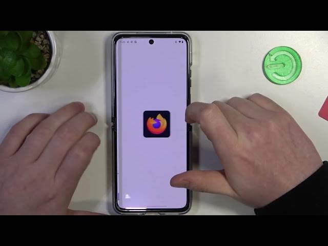 Video thumbnail for How to Install the Mozilla Firefox App on a MOTOROLA Razr 40 Ultra