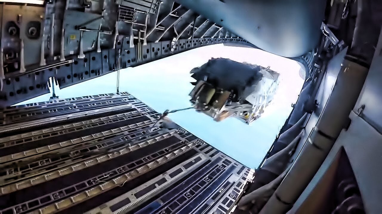 Video thumbnail for Special Warfare Combatant-craft Crewmen (SWCC) • Airdrop