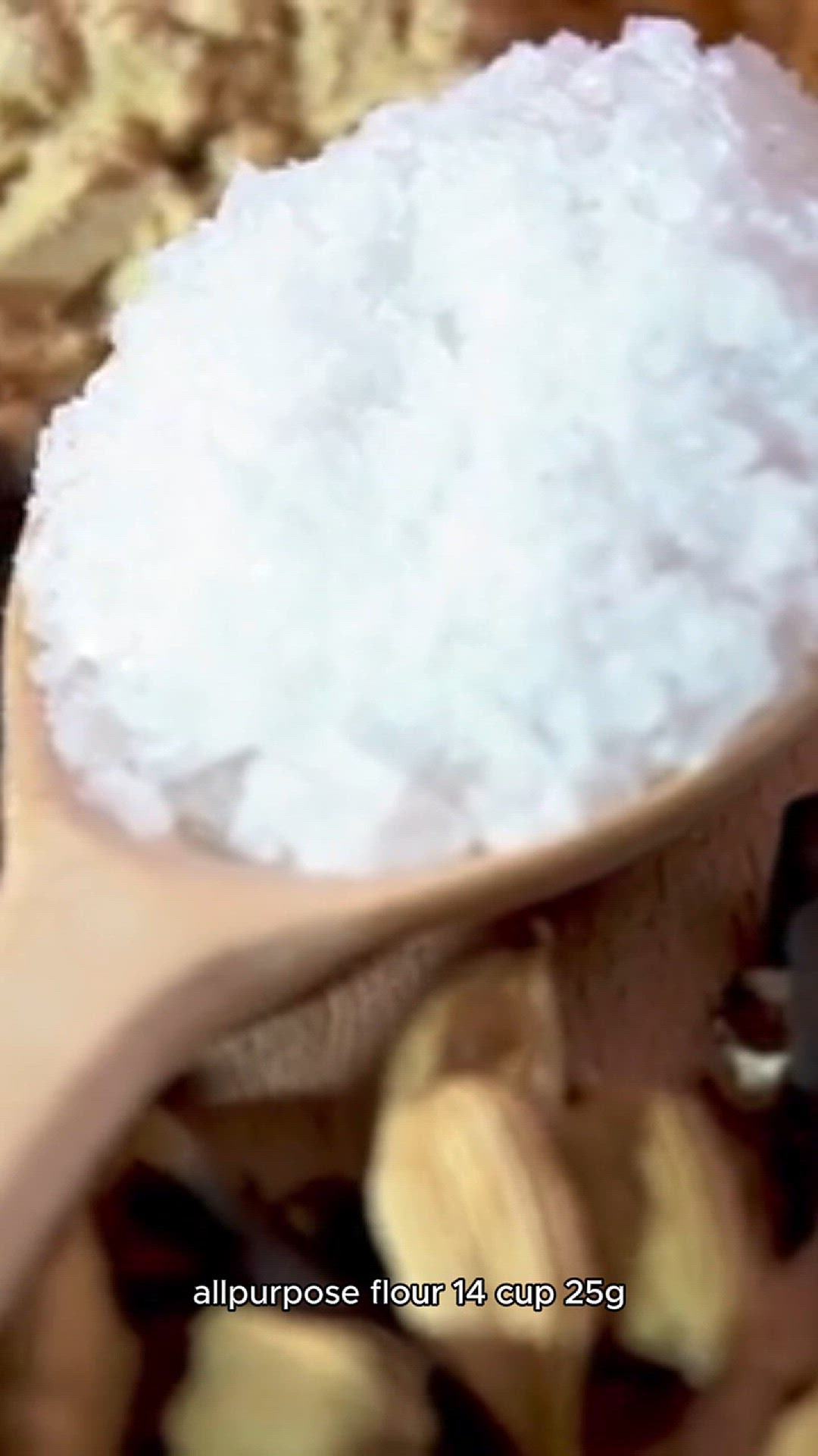 Video thumbnail for Chocolate sponge with hot chocolate sauce