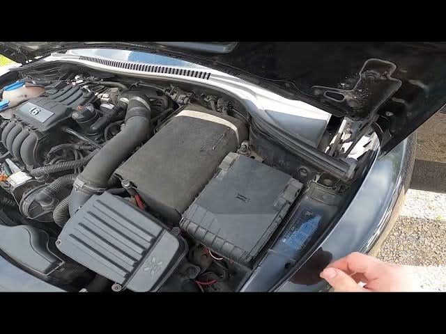 Video thumbnail for Where is Fuse Box Under the Hood in the Seat Leon II ( 2005 – 2012 ) - Find Fuse Box