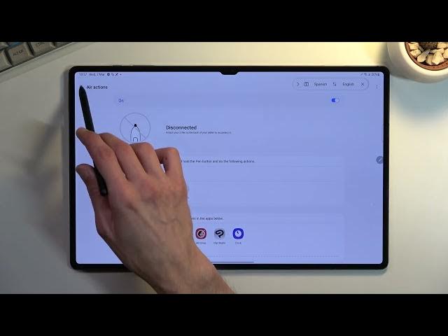 Video thumbnail for S Pen Tricks | SAMSUNG Galaxy Tab S8 Ultra Tipa  & Tricks | Samsung UK