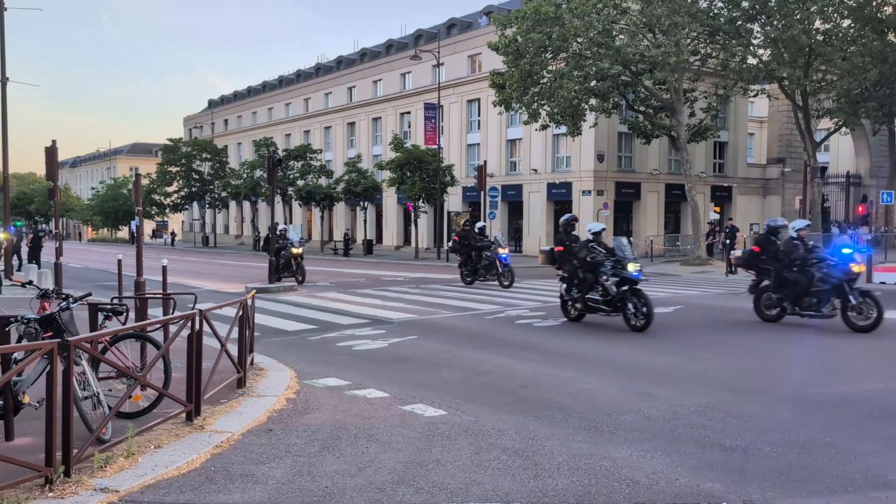 Video thumbnail for France: Heavy security deployed ahead of Trump-Macron meeting at Versailles Palace.