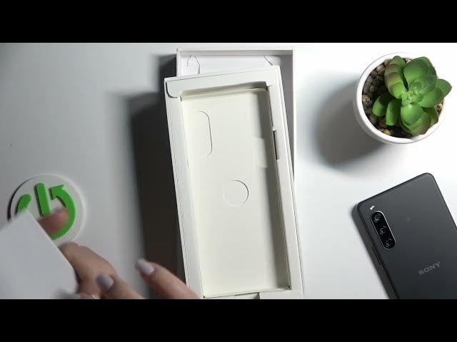 Video thumbnail for SONY Xperia 10 IV - All Box Accessories