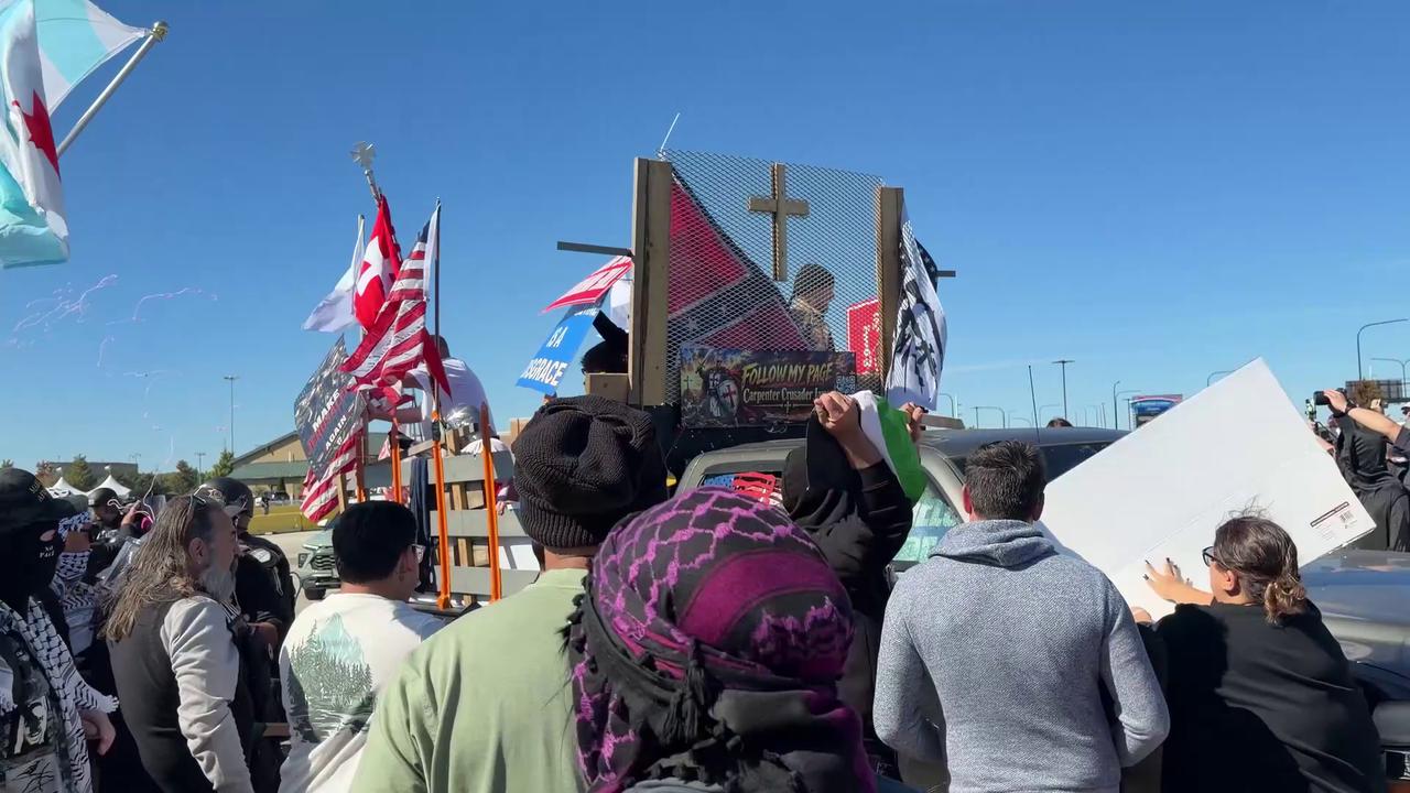 Video thumbnail for US: Clashes Break Out During “Crusaders March” in Bridgeview.